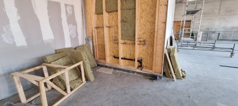 Hier entsteht die Stiefelwaschanlage und ein Waschbecken